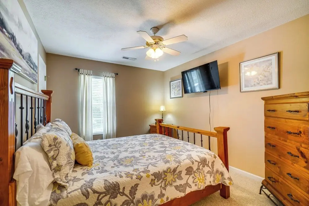 Pigeon Forge Home w/ Deck & Hot Tub Near Town!