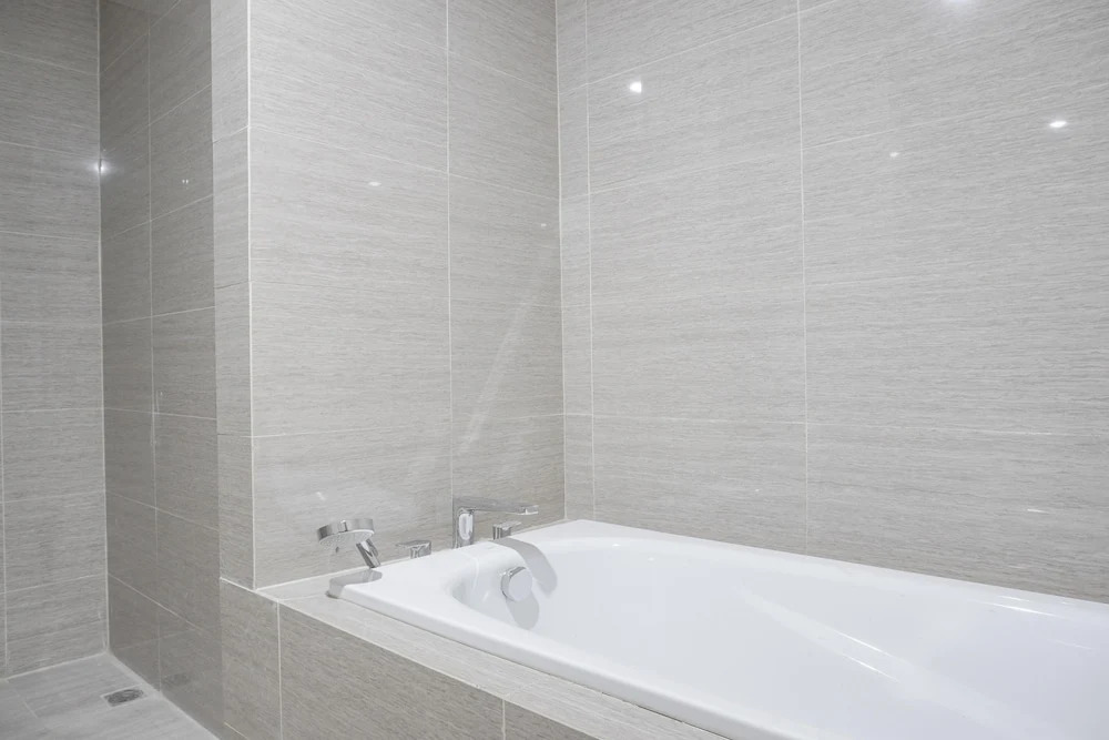 Spacious And Nice 2Br At Hillcrest House Apartment
