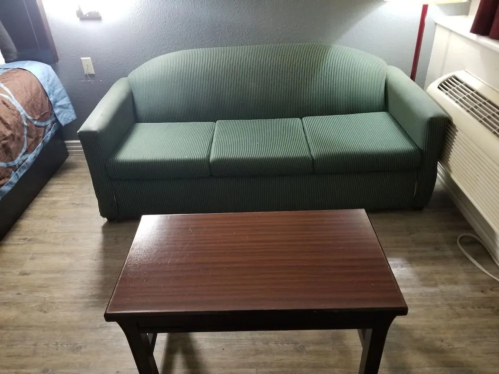 Executive Inn & Suites
