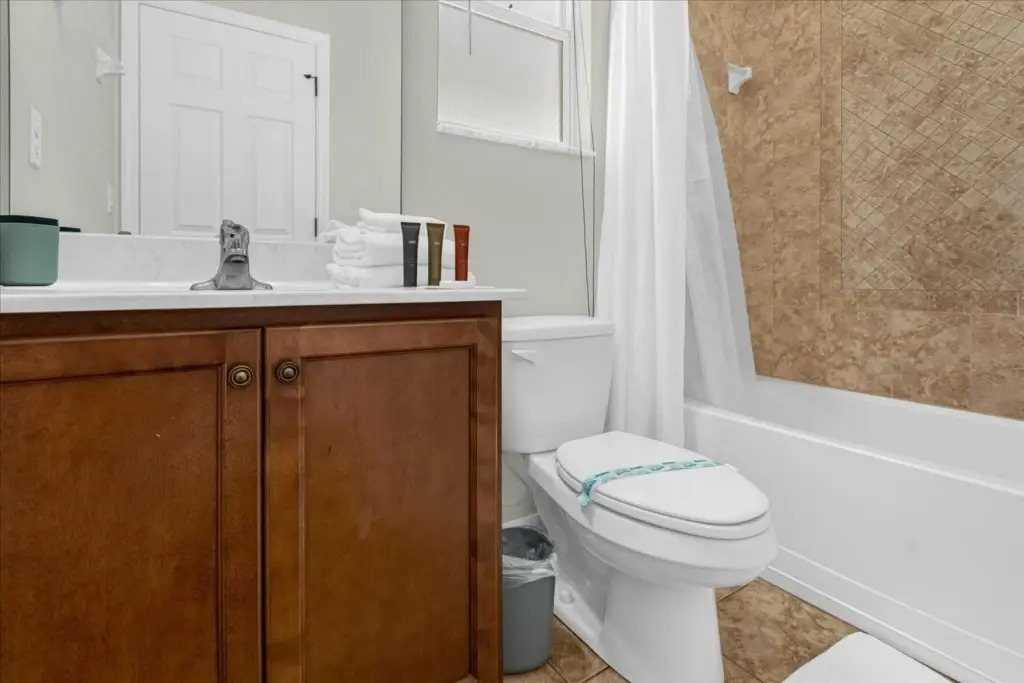 4 Bedrooms 3 Bathrooms Veranda Palms 4461 Np