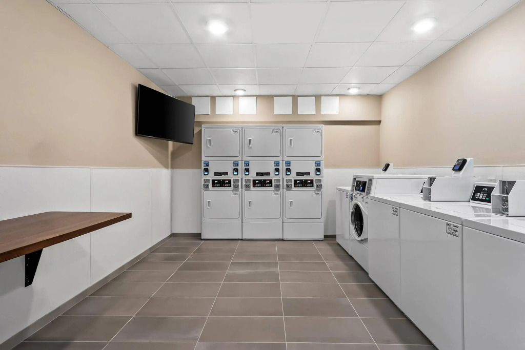 Everhome Suites El Paso Airport Near Fort Bliss by Choice Hotels