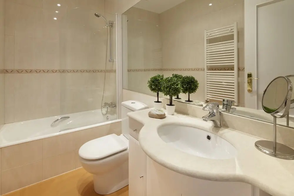 Easo Garden Apartment by FeelFree Rentals