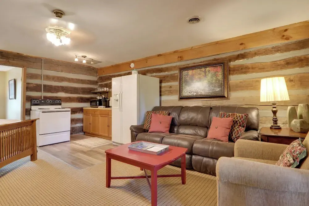 Fire Pit & Deck! Cozy Smoky Mtn Retreat on River