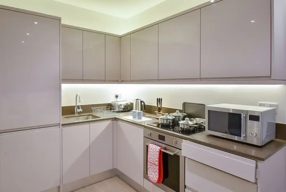 Silbury MK City Apartment With Parking