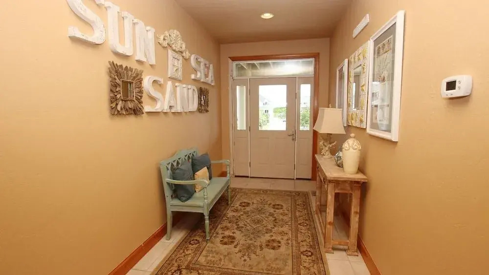 Mellow Yellow - 6 Br Home