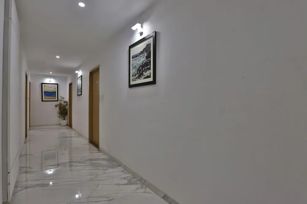 OYO 29305 Hotel Sanskruti Inn