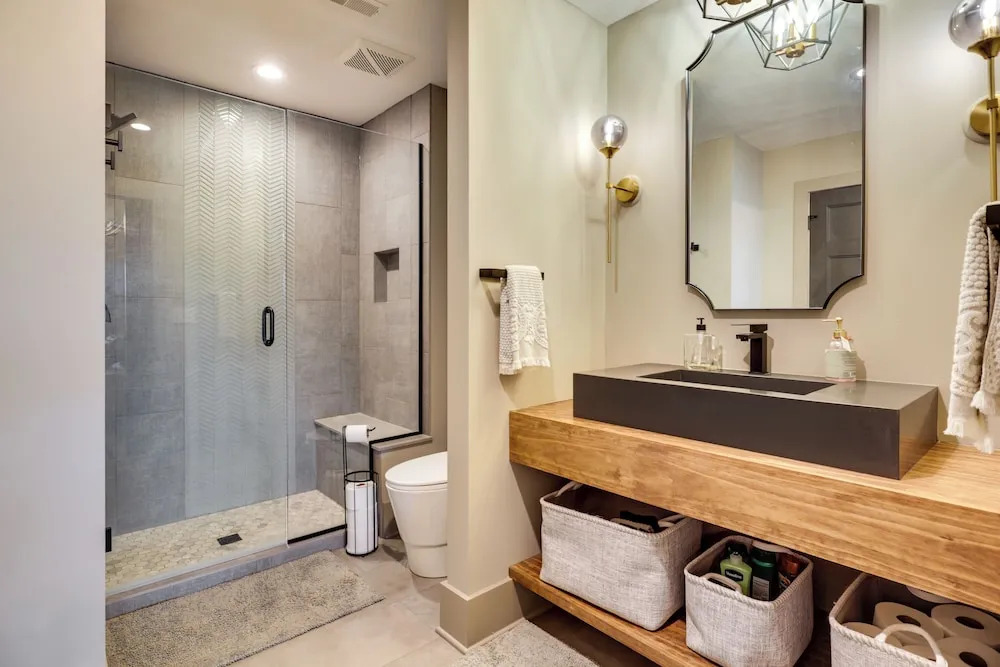 Views + Pool Access: Luxurious Lake Ozark Condo