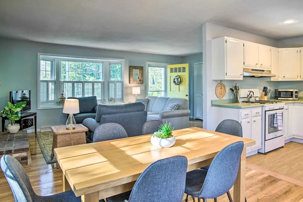 Hen Cove Home w/ Wood Deck - Walk to Beaches!