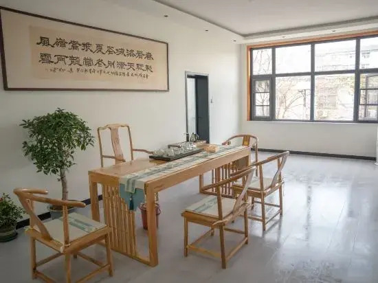 Luoyang Qingfeng Bieyuan Homestay (Luoyang China National Garden Branch)