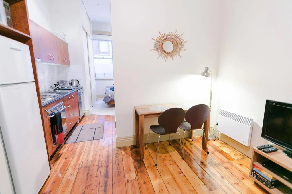 Flinders Lane Superior Studio Apartment