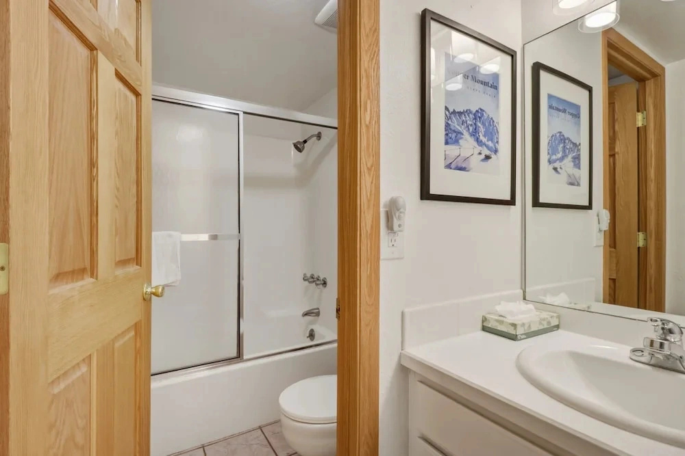 She305 Summit House East 1 Bedroom Condo