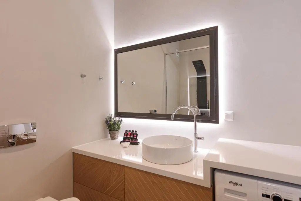 V77 Seafront Suites