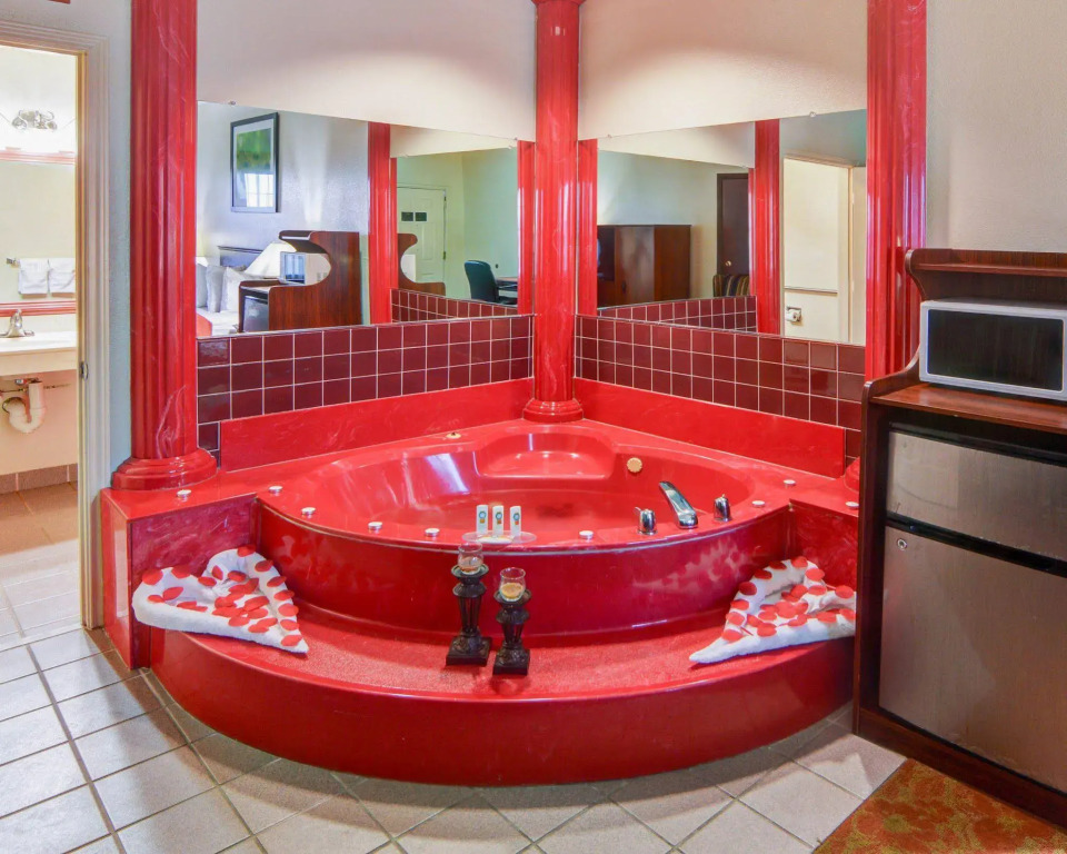 Quality Inn & Suites Canton