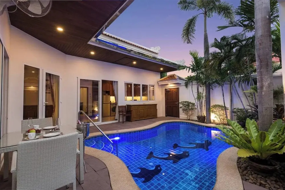 Luxury 3BR Pool Villa Pratamnak Soi5-50m to Beach