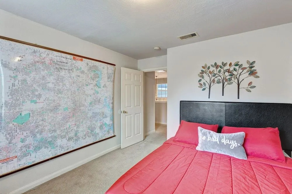 Beautiful 4 Bedroom Home by Redawning