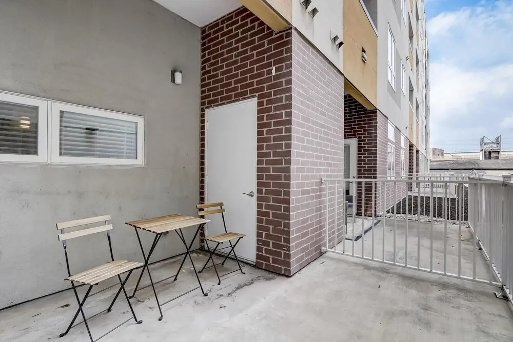 FRONTDESK RM - West Apts, River Market Dist, Kansas City