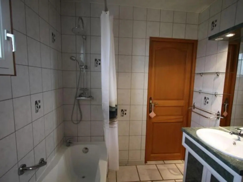Gîte idéal pour cure thermale, proche port de plaisance, terrasse et grand terrain. - FR-1-589-69