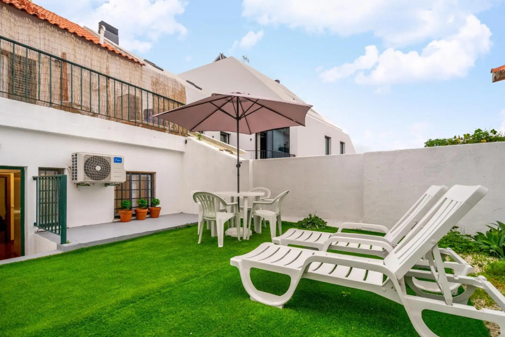 Lisboa, Charming Patio House, Central Lisbon, WIFI, Air Conditioning, Near Metro, by IG