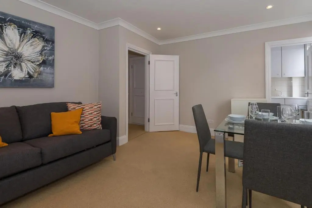 One bedroom High street kensington Apartment