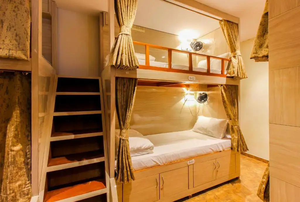 Hygeinic Airport Dormitory Near by BOM