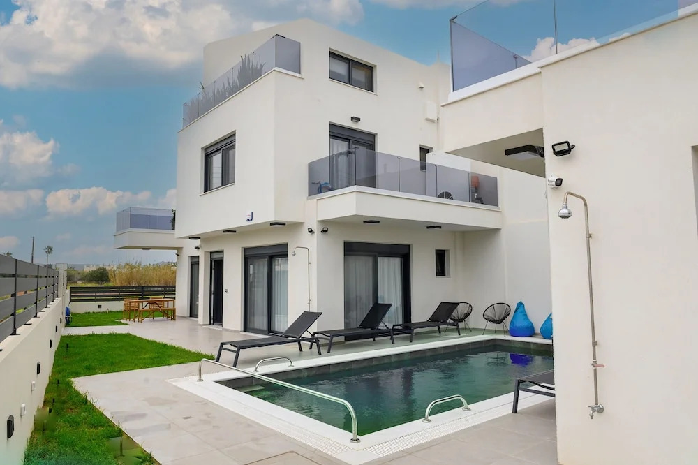 Elegant and Stylish Villas Complex in Crete