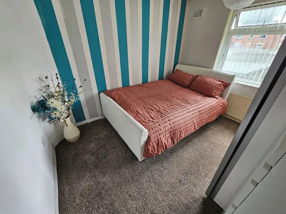 Cosy 3-bed Semi-detached House in Bradford