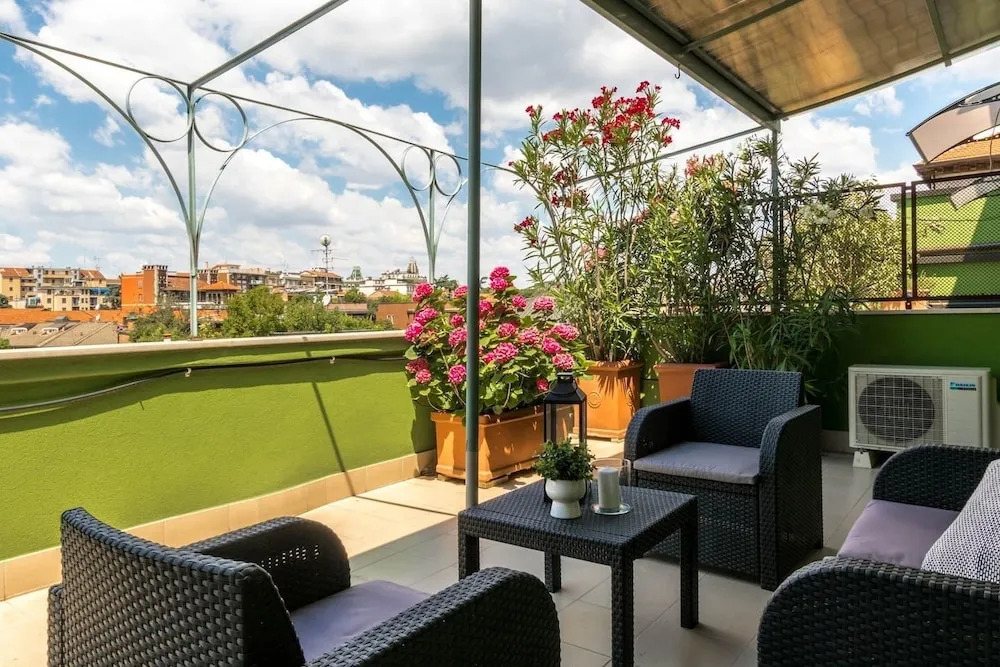 ALTIDO the lounge balcony