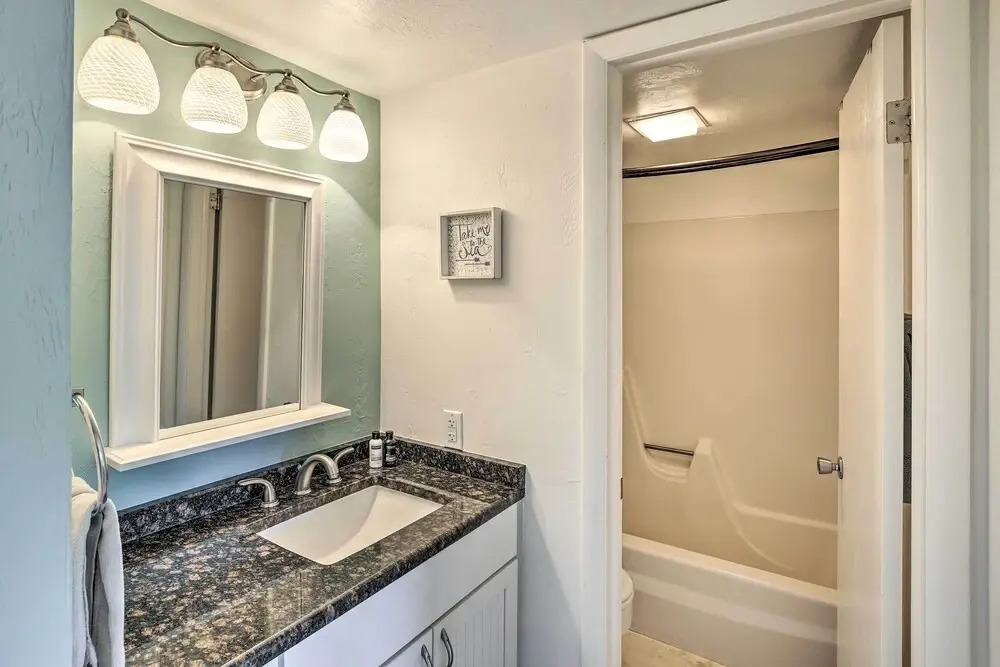 Coastal Condo w/ Pool Access < 1 Mi to Beach!