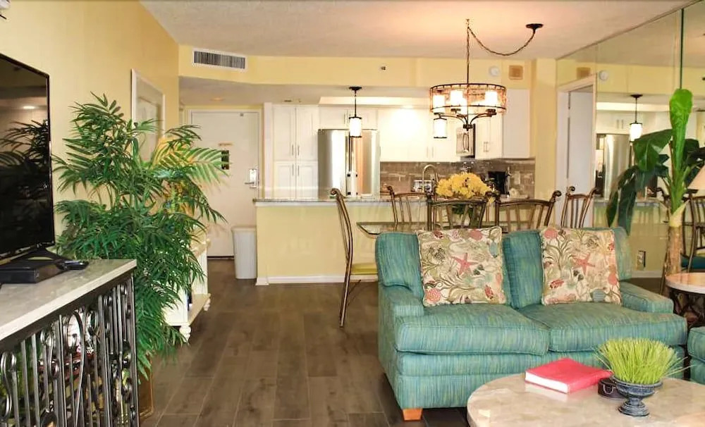 So Hampton 601 by RedAwning