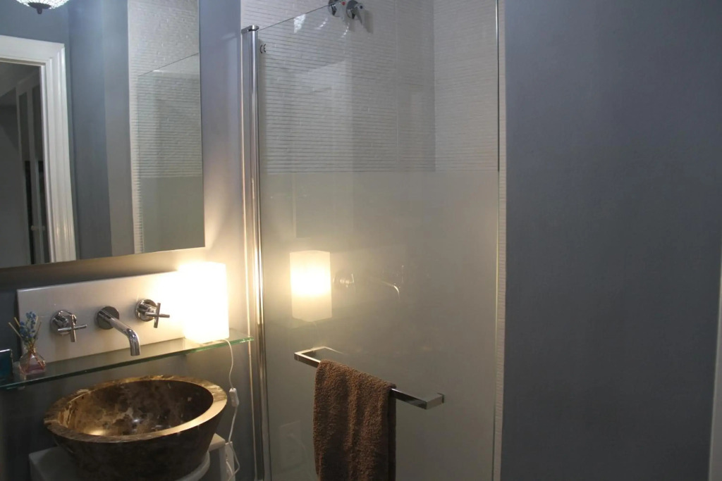 Luxurious 2 bedroom flat in a historic building