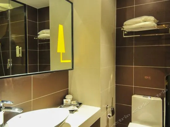IU Hotel Sanya Yalongwan