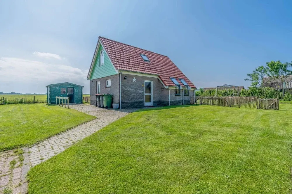 Modern and Attractive 5-person Holiday Home