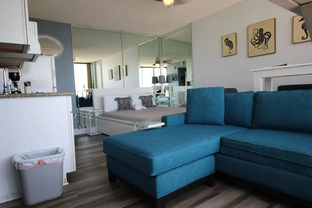 Cozy 5th Floor Waterview Condo