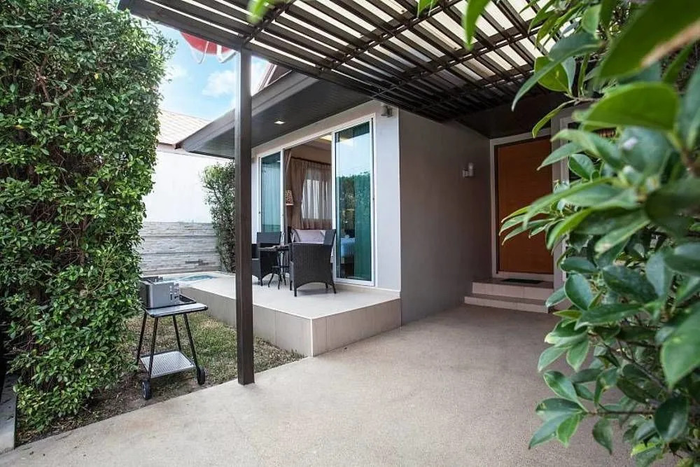 Jomtien Lamore Villa 2 Bedroom with Jacuzzi Pool
