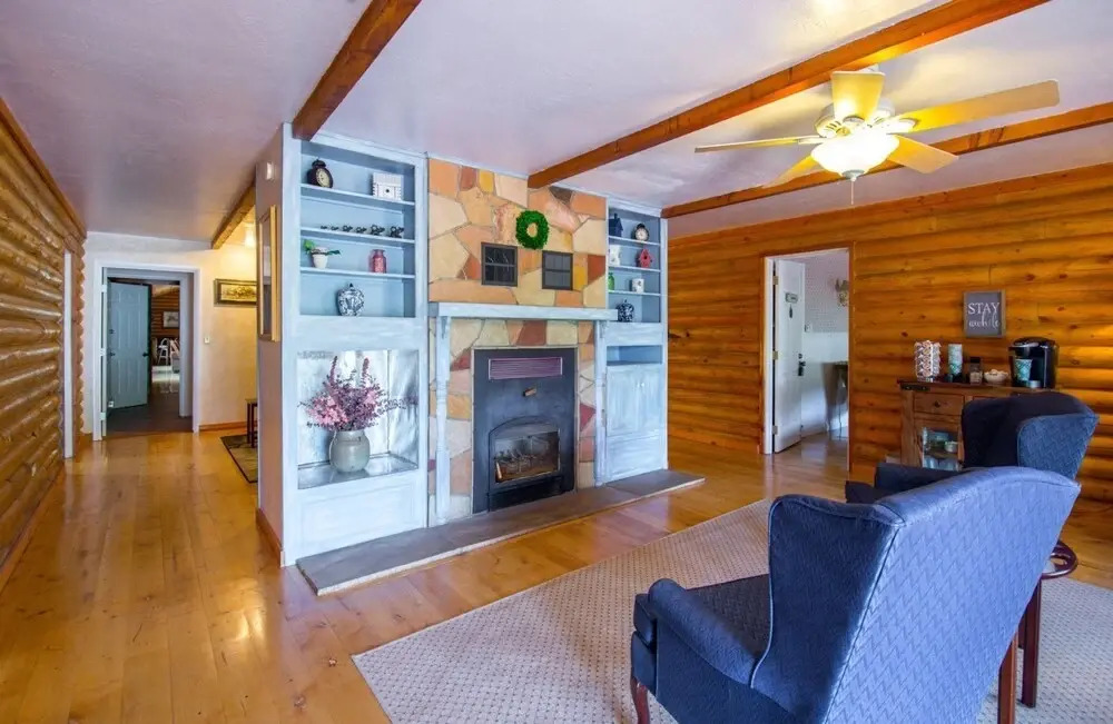 Quarter Horse Inn / Heather Room