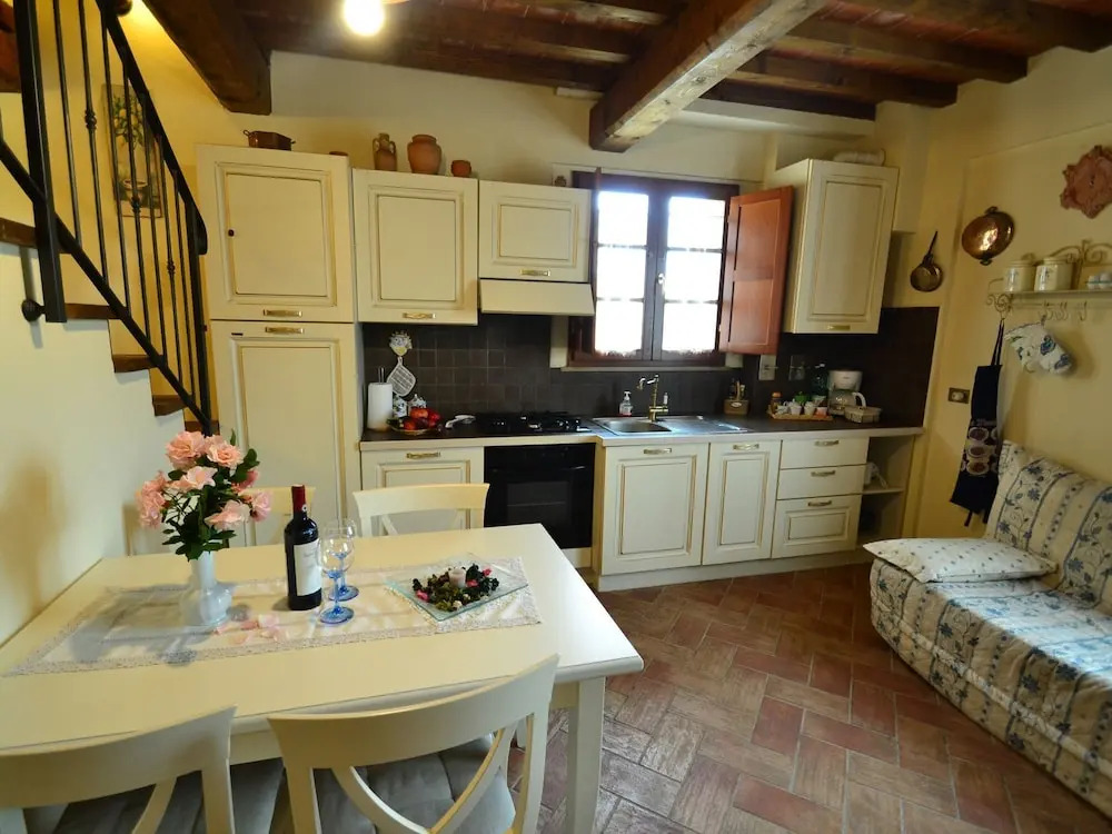 Delightful Holiday Home With Garden, Pool, Heating, Parking