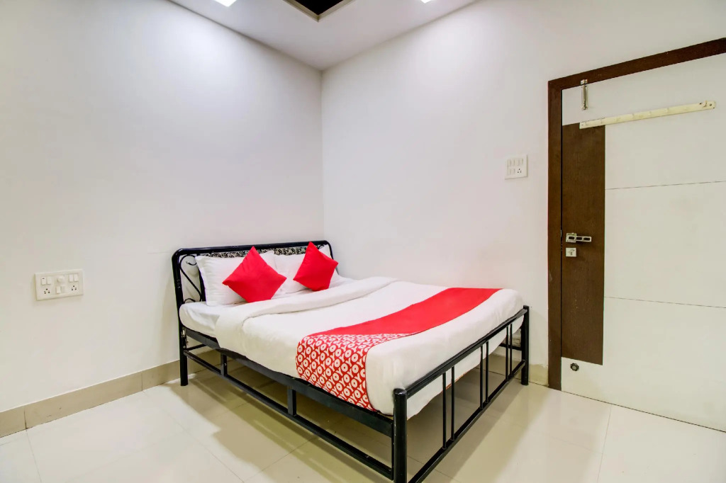 OYO 60908 Hotel Sai Lodging