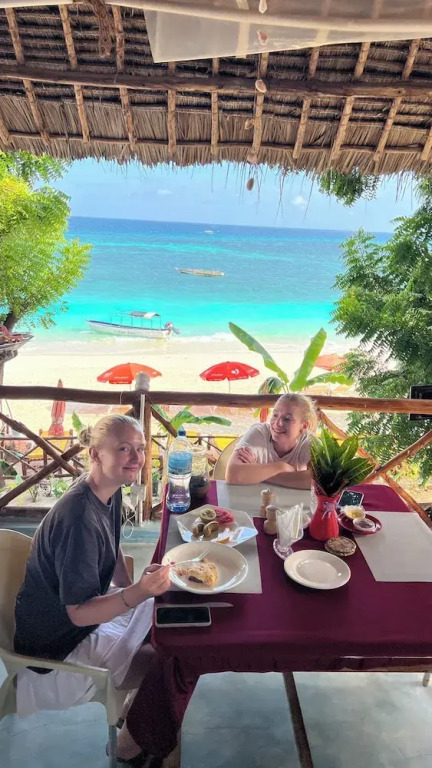 Zanzi beach hotel