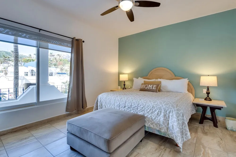 Beachfront Oasis in Cabo with Resort Amenities