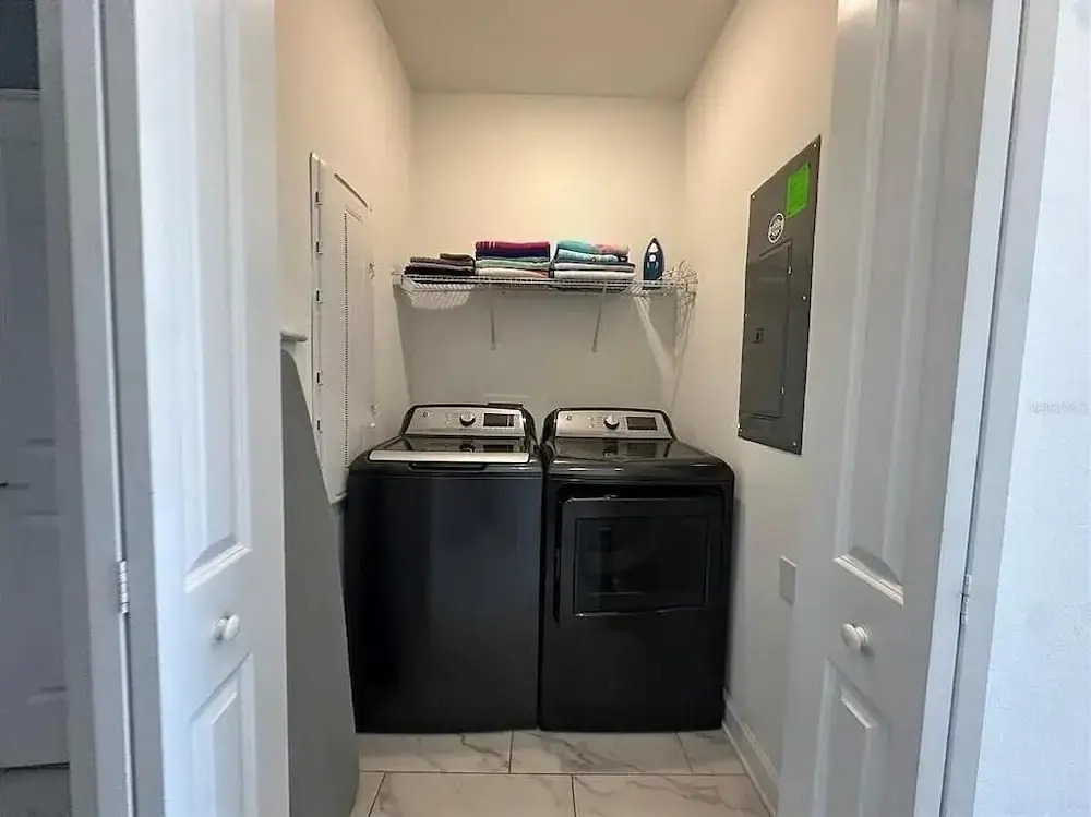 1010 SS - Modern Comfort Oasis