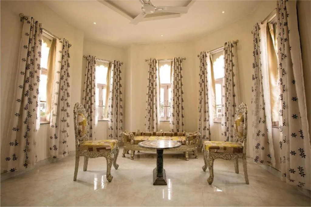 Bloom Boutique l Lake Pichola