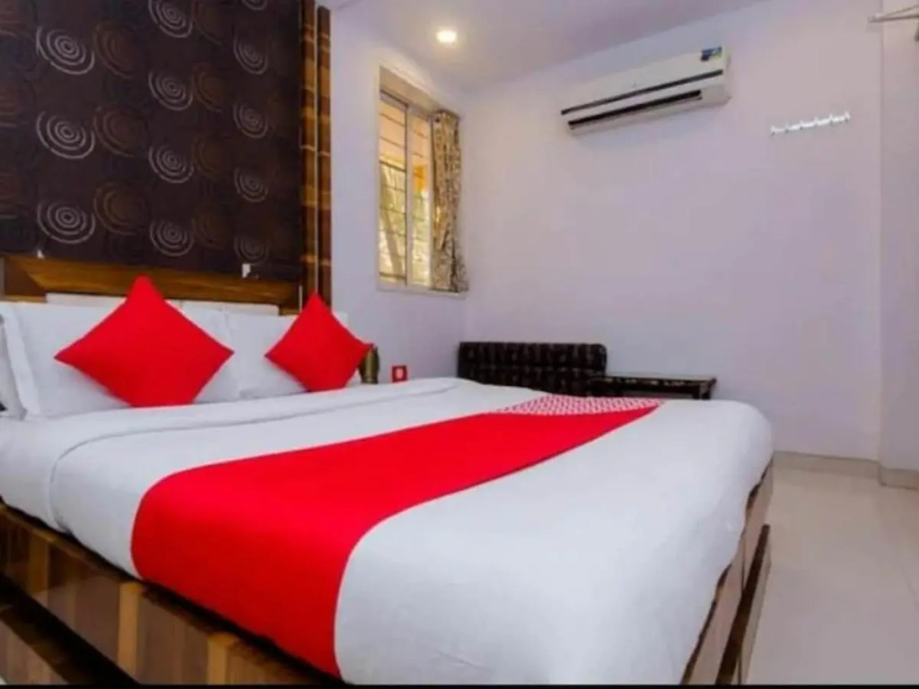 Hotel Satellite