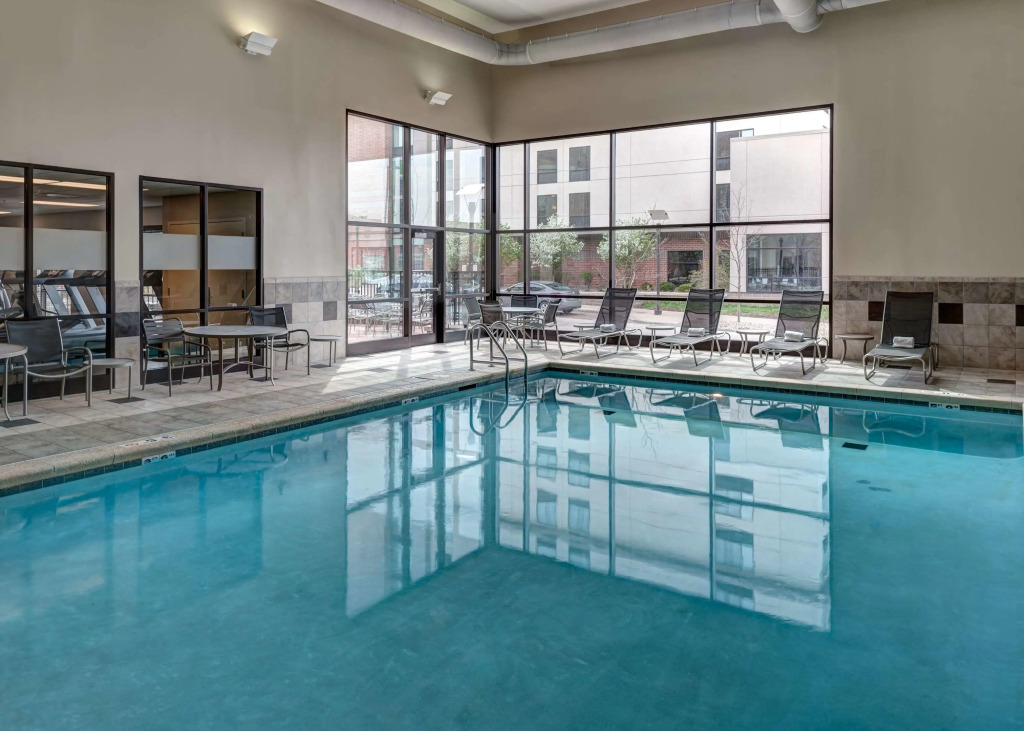 Hampton Inn & Suites Omaha-Downtown