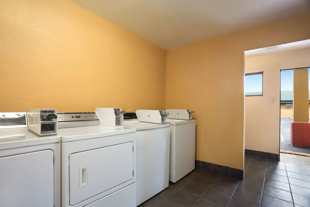 Americas Best Value Inn - Stuttgart