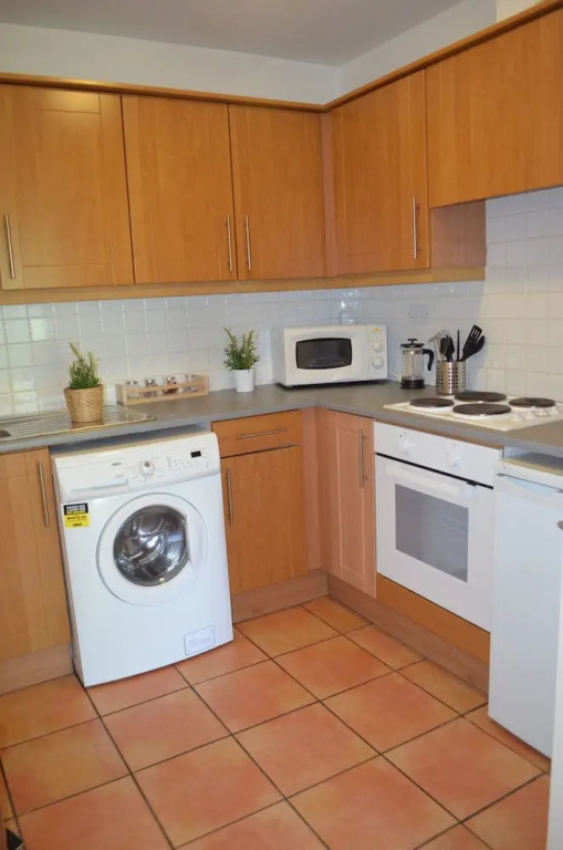 MetroStays - Riverside Apartment