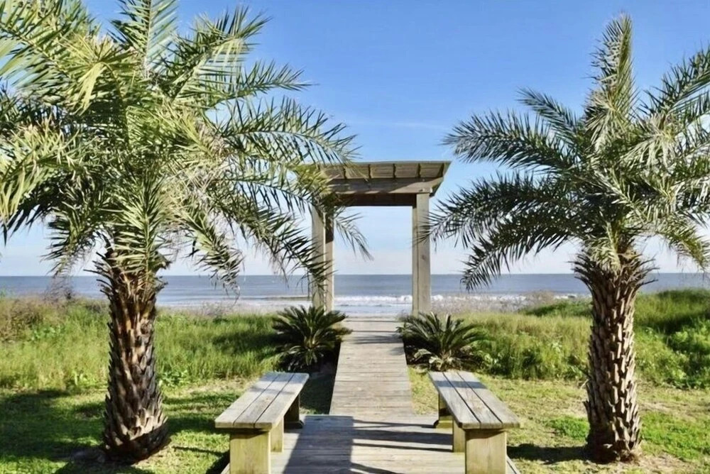 58 Steps To The Sea 6 Bedroom Home by RedAwning
