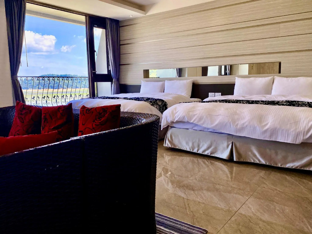 Ming Yue Hu Hotel