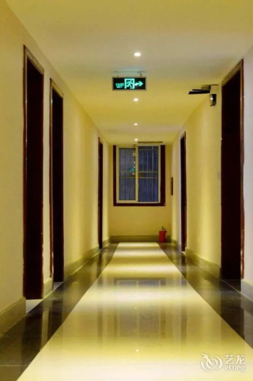 Witty Monkey Hotel