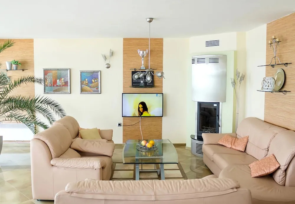 FM Deluxe 2-BDR Apartment - Varna Port