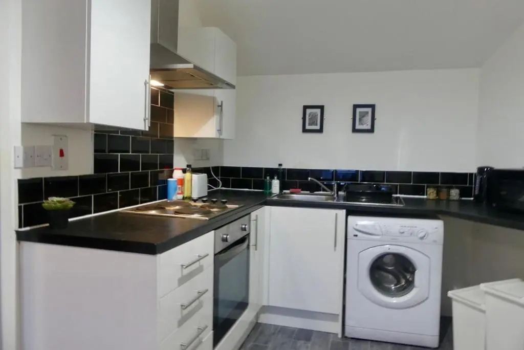 Bright and Modern 4 Person Apartment In City Centre